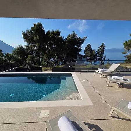 Tedi Villa *