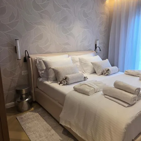 Tedi Villa *